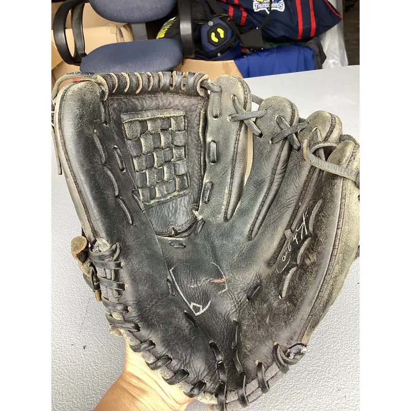 Black Nike Cal Ripken Jr Right Hand Throw Infield Baseball Glove 11" (Used)