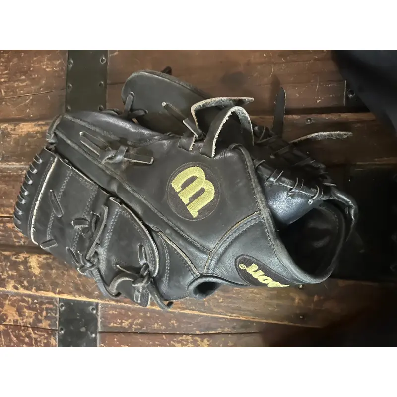 Wilson A2000 RH Pitcher's Baseball Glove 12" Clayton Kershaw Model