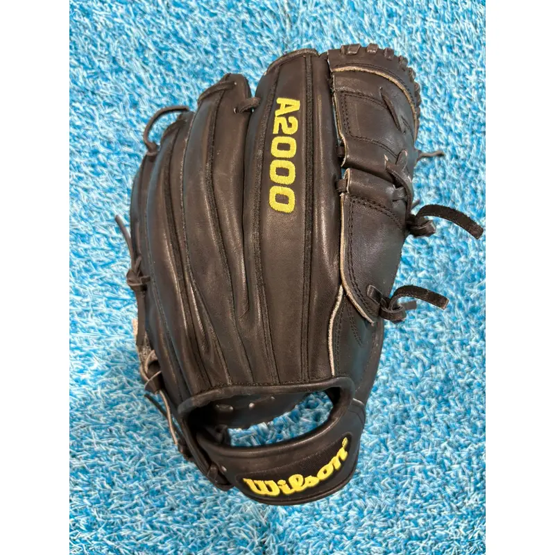 Black Wilson A2000 "CK22" RH Baseball Glove 11.75" (Used)