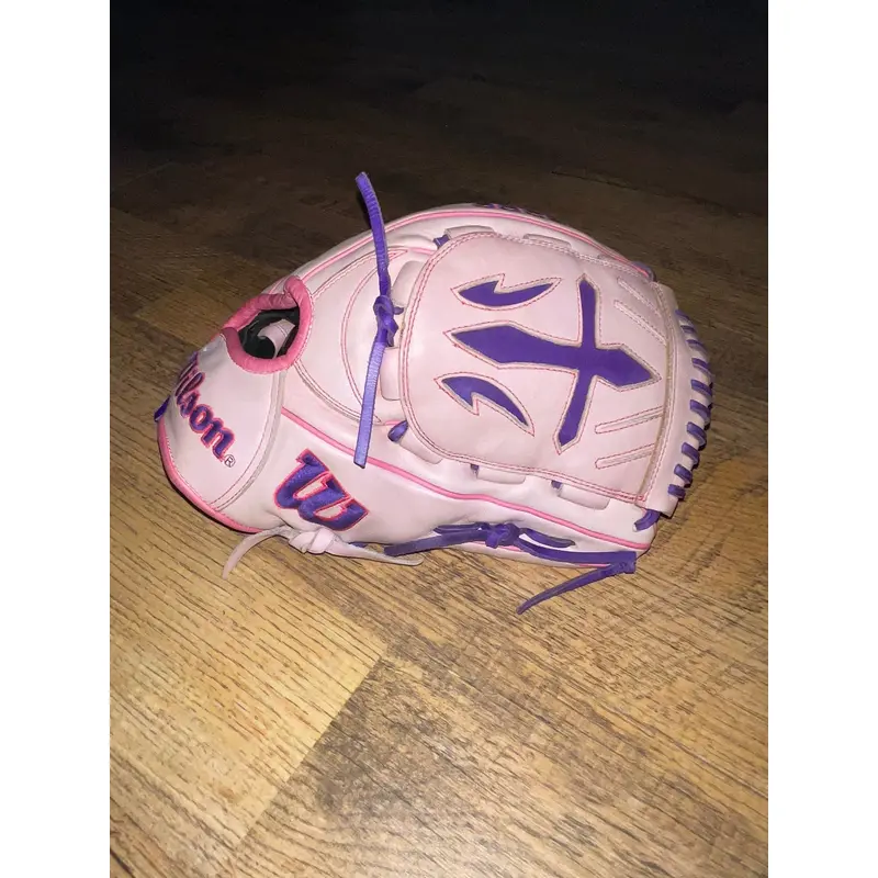 Wilson A2000 B23 12" Pitcher's Glove: WBW103321