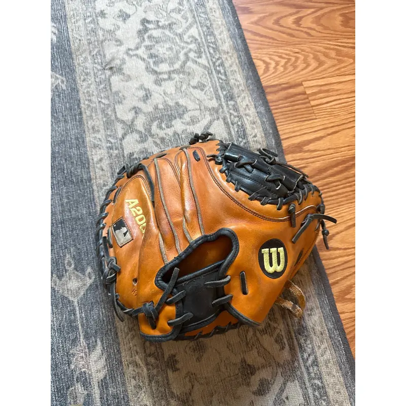 Wilson RH Catcher's A200 Baseball Glove 32.5" (Used)