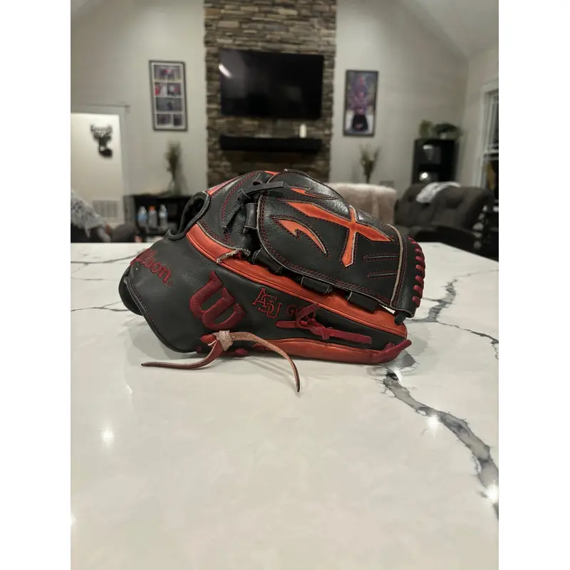 COLLEGE ISSUE Wilson RH Baseball Glove 12" (Used)