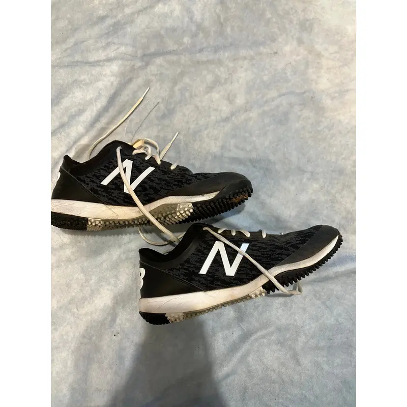 Black New Balance 4040 Turf Cleats Size 10.5