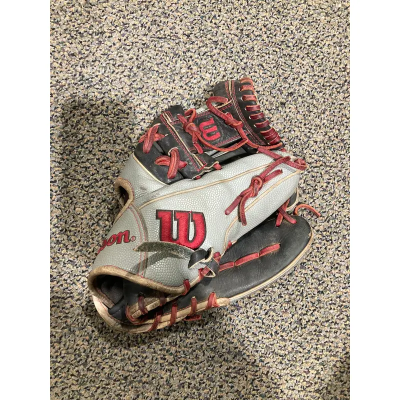 Wilson A2000 RH Throw Baseball Glove 11.5"