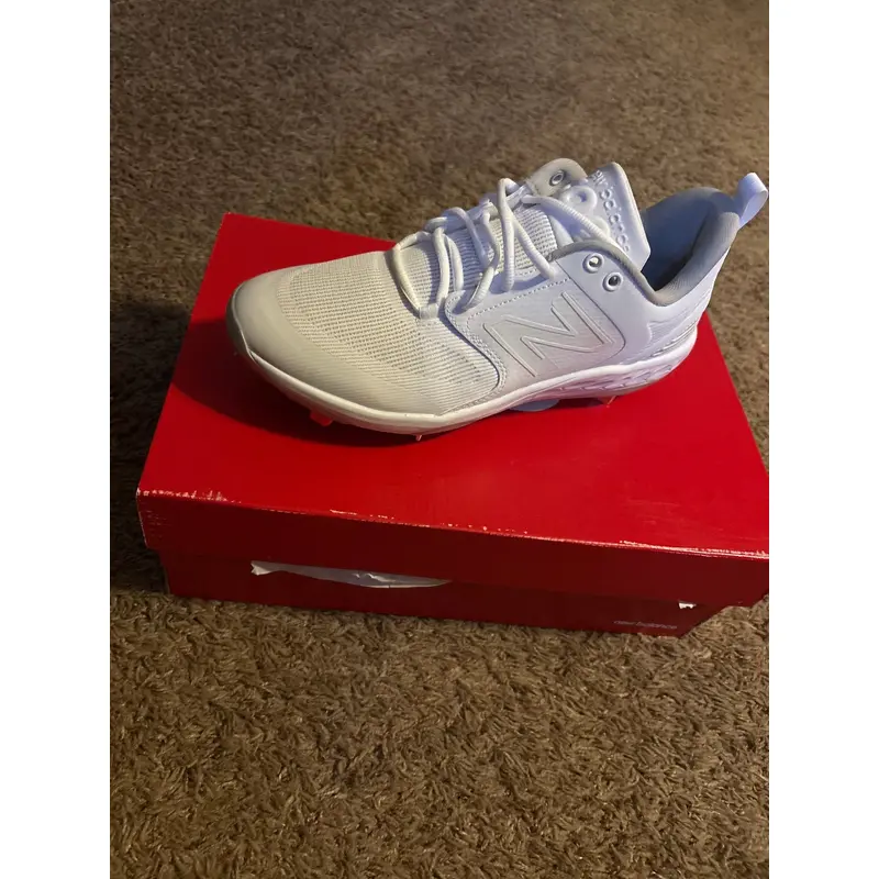 White Men's Size M 10.0 (W 11.0) New Balance Metal (New)