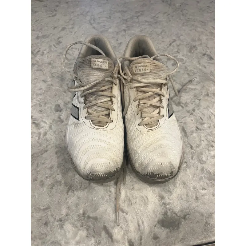 White Men's Size M 9.0 (W 10.0) Adult New Balance Low Top 4040 Turf Cleats (Used)