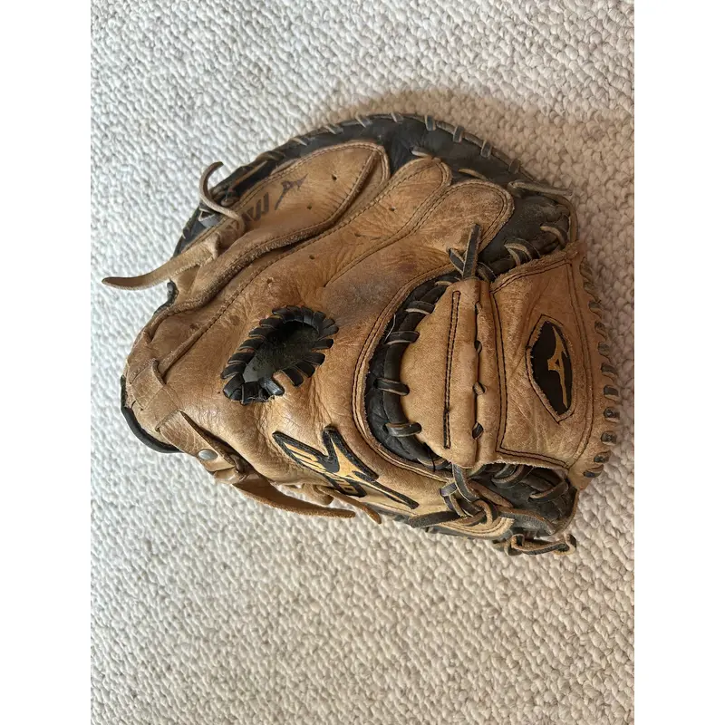 Catcher's Mizuno RH Baseball Glove 31.5" (Used)