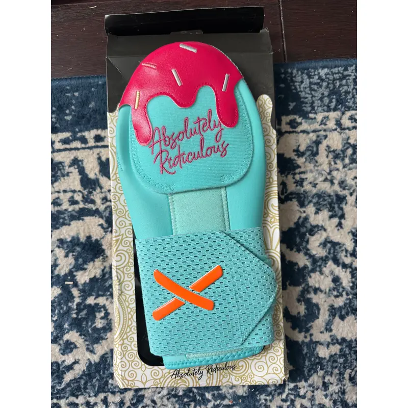 Absolutely Ridiculous Sliding Mitt  Mami Ice  Full Size  NEW