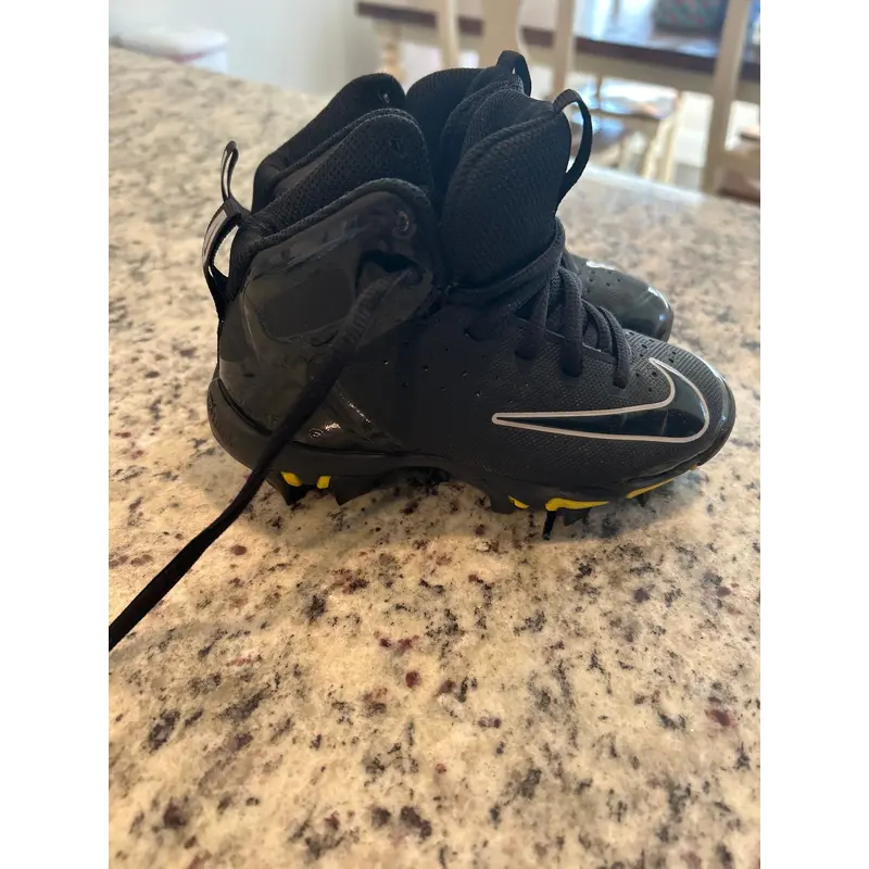 Black Kid's 10K (Toddler) Youth Nike FastFlex High Top Molded Cleats (Used)
