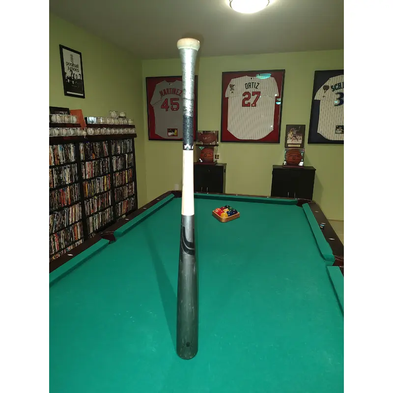 JL 33"/30.5oz. "Black Widow" Maple Bat.