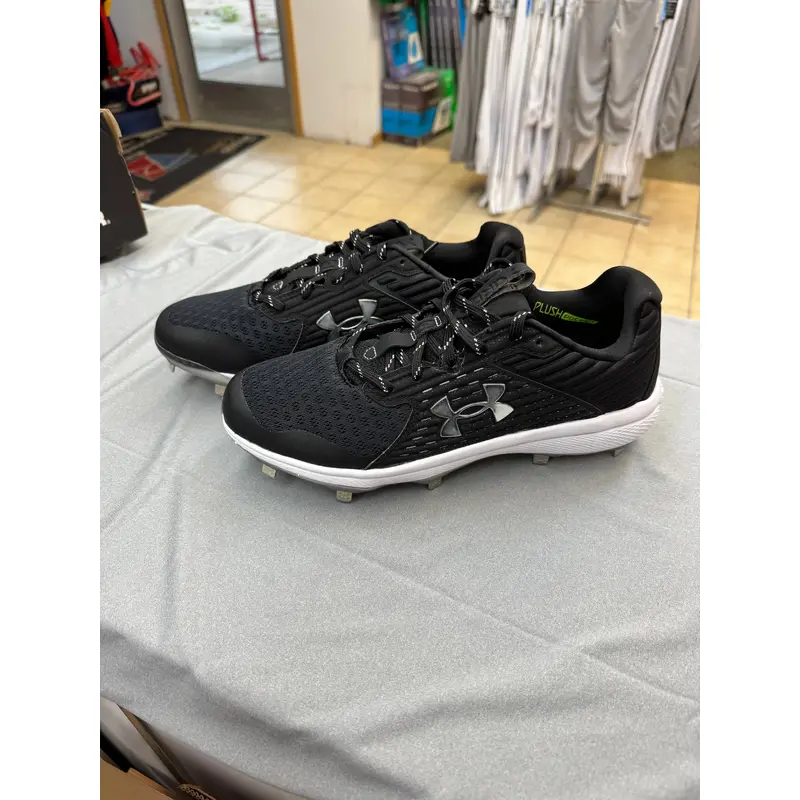 Under Armour Metal Baseball Cleats - Size 9.5