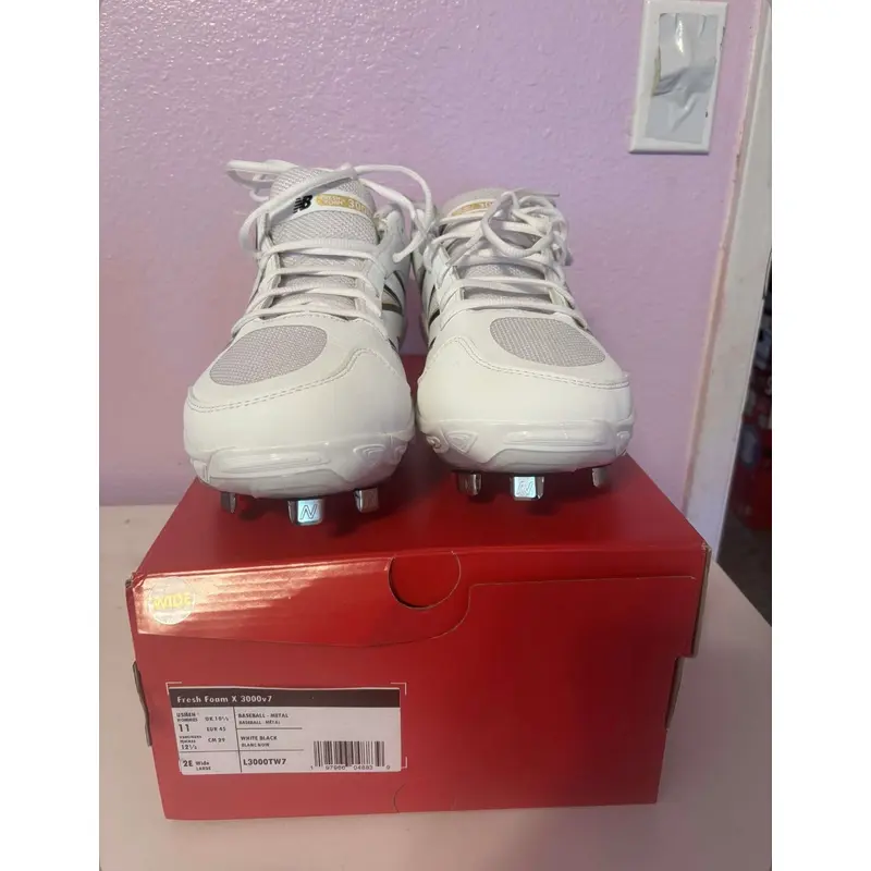 White Men's Size M 11.0 (W 12.0) New Balance 3000v7 Metal (New)