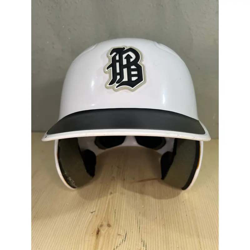 White Used 7 1/8 -7 3/4 Easton Alpha Batting Helmet
