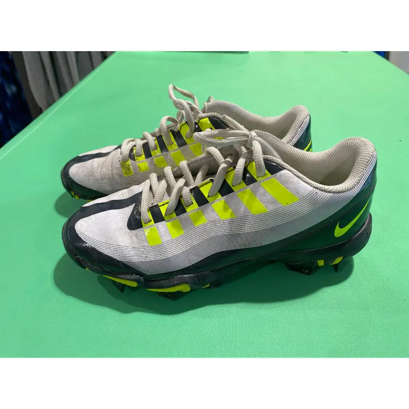 White Used Youth Kid's Nike Low Top Footwear Molded Cleats Fastflex