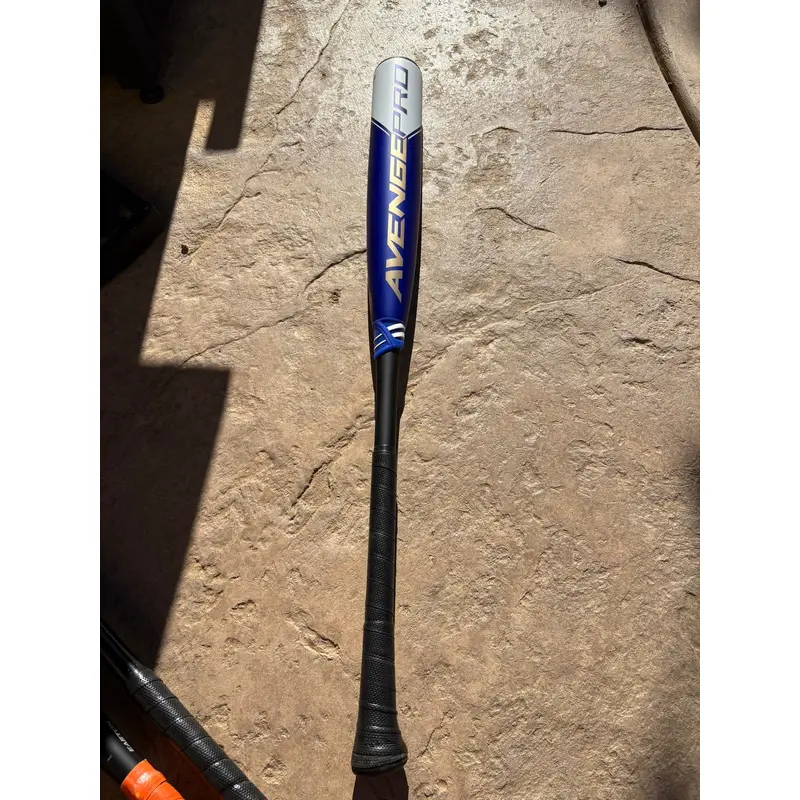 2023 AXE Avenge Pro Composite USSSA Certified Bat (-5)  27 oz 32" (Used)