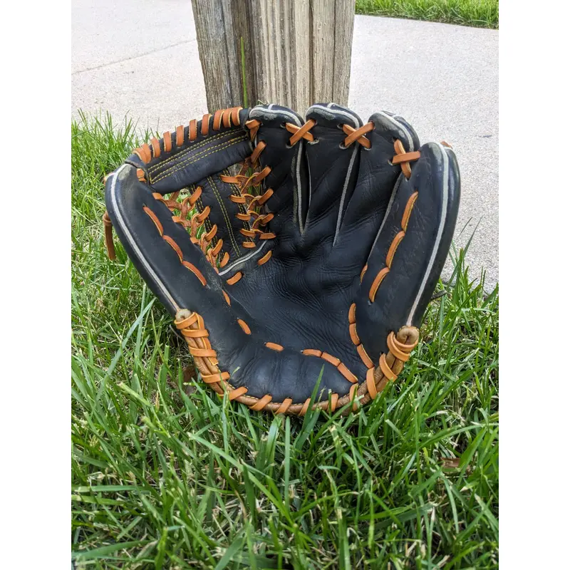 Infield RH Rawlings Heart of the Hide Baseball Glove 11.5" (Used)