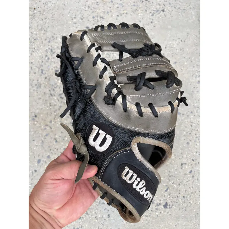 Wilson LH First Base A2000 Baseball Glove 12.5" (Used)