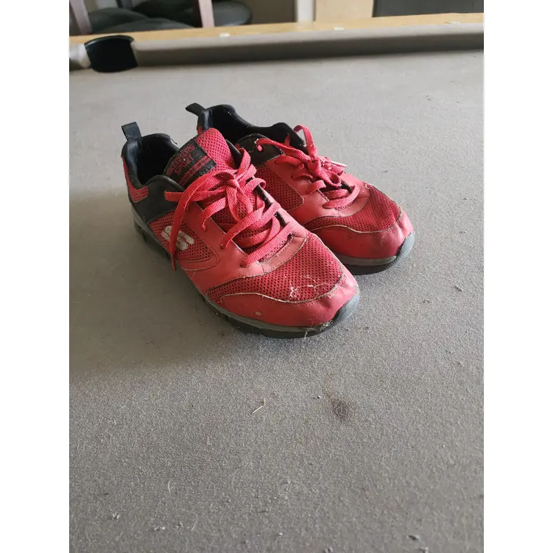 Red Men's Size M 6.0 (W 7.0) Youth Shoes (Used)