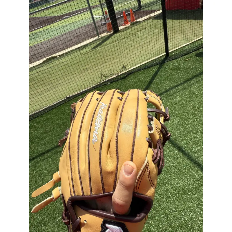 Akadema RH Baseball Glove 11.5" (Used)