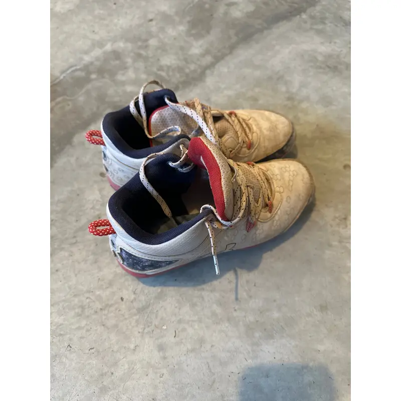 Kids Youth  Under Armour Cleats (Used)