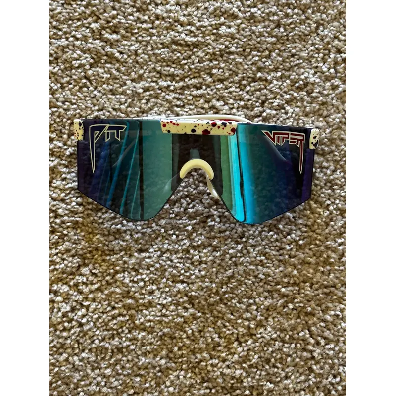 Unisex  One Size Fits All  Sunglasses (Used)
