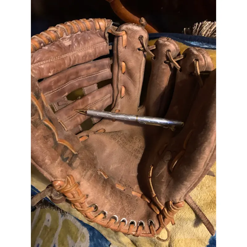 Used Spalding 42-3435 Glove