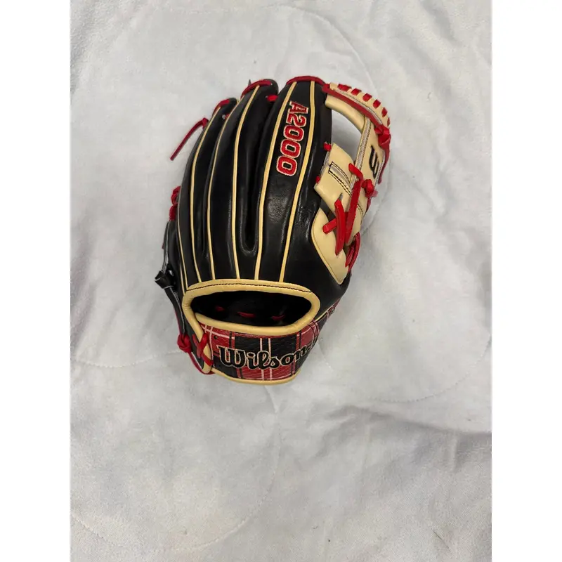 2023 Wilson Right Hand Throw Infield A2000 11.5" (New)