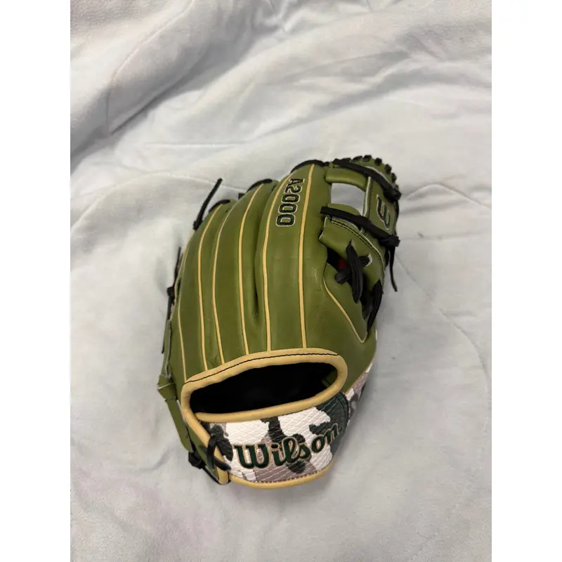 2023 Wilson Right Hand Throw Infield A2000 11.75" (New)
