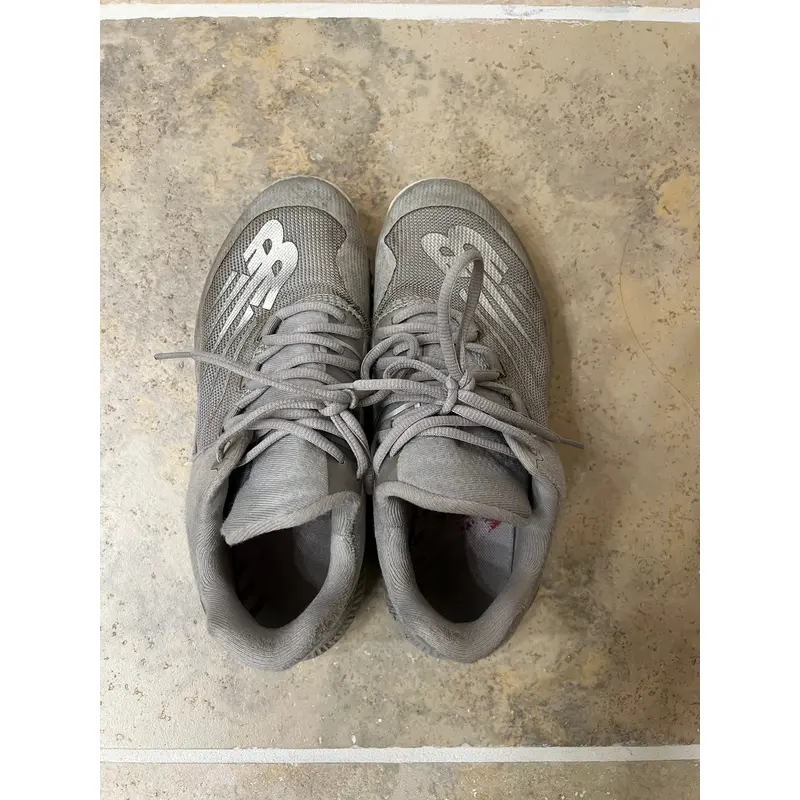 Mens New Balance grey size 6 baseball turf shoes used