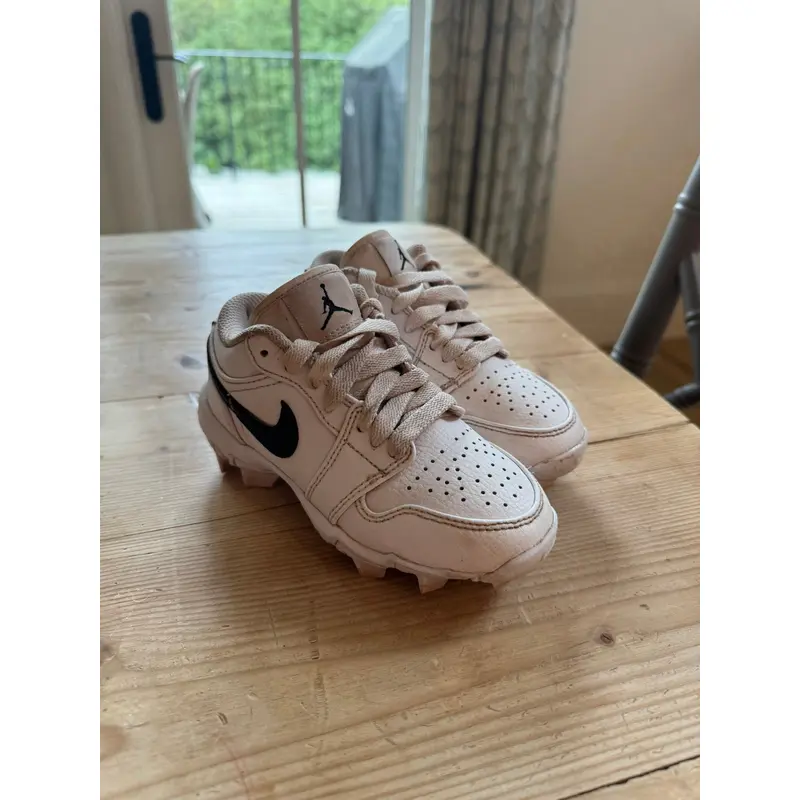 Kid's  10Y Youth Air Jordan Low Top Molded Cleats (Used)