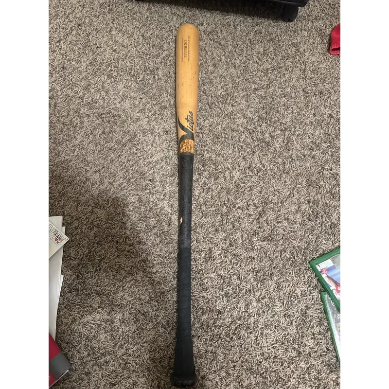 Victus Tatis21 Maple Bat (-3) 30 oz 33" (Used)
