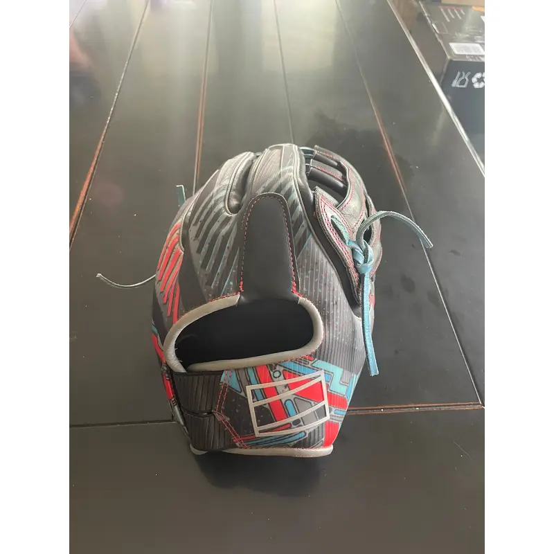 2023  Rawlings Right Hand Throw Infield REV1X Baseball Glove 11.75" (Used)