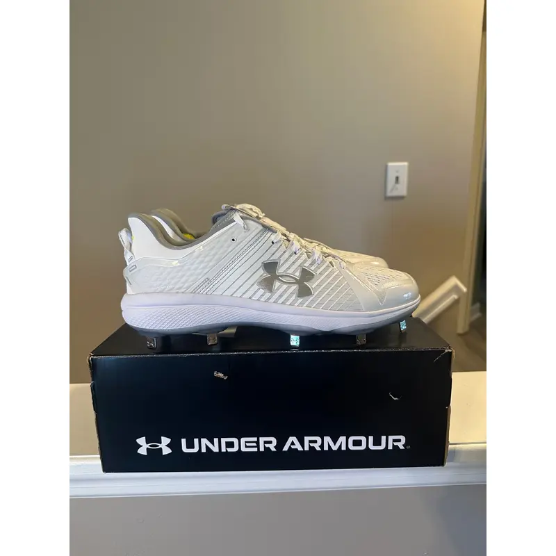 White Men's Size M 11.5 (W 12.5) Adult Under Armour Low Top Yard Metal (New)