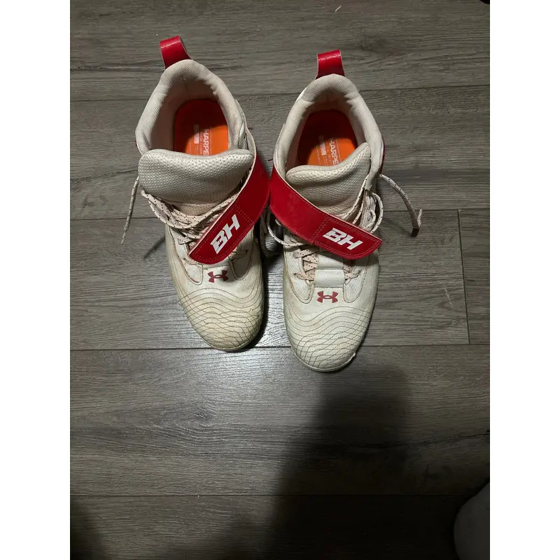 Base ball cleats