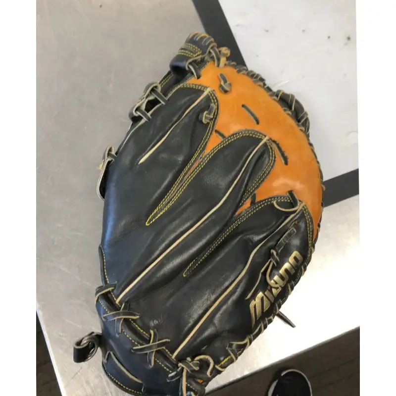 Mizuno Left Hand Throw First Base Max Flex Baseball Glove 12" (Used)