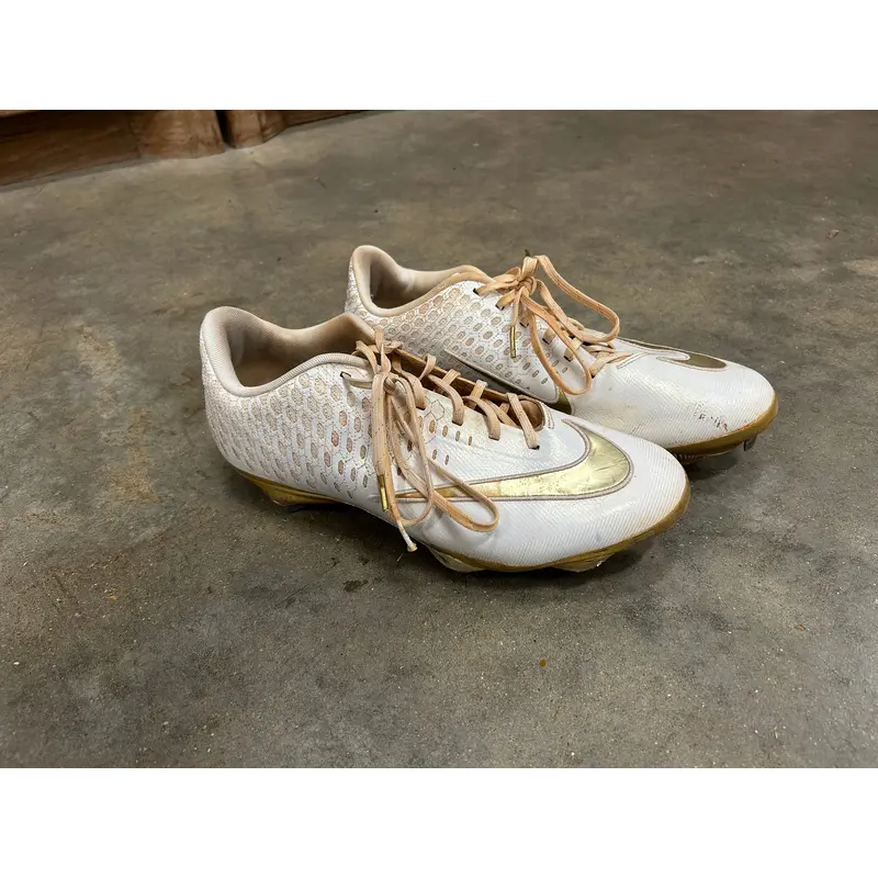 White Men's Size M 11.0 (W 12.0) Adult Nike Low Top Metal (Used)