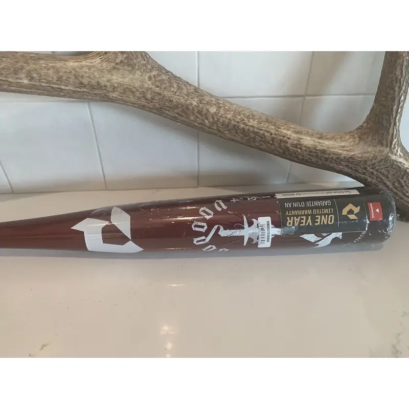 NIW 2025 DeMarini Voodoo One 33/30 (-3) BBCOR Baseball Bat