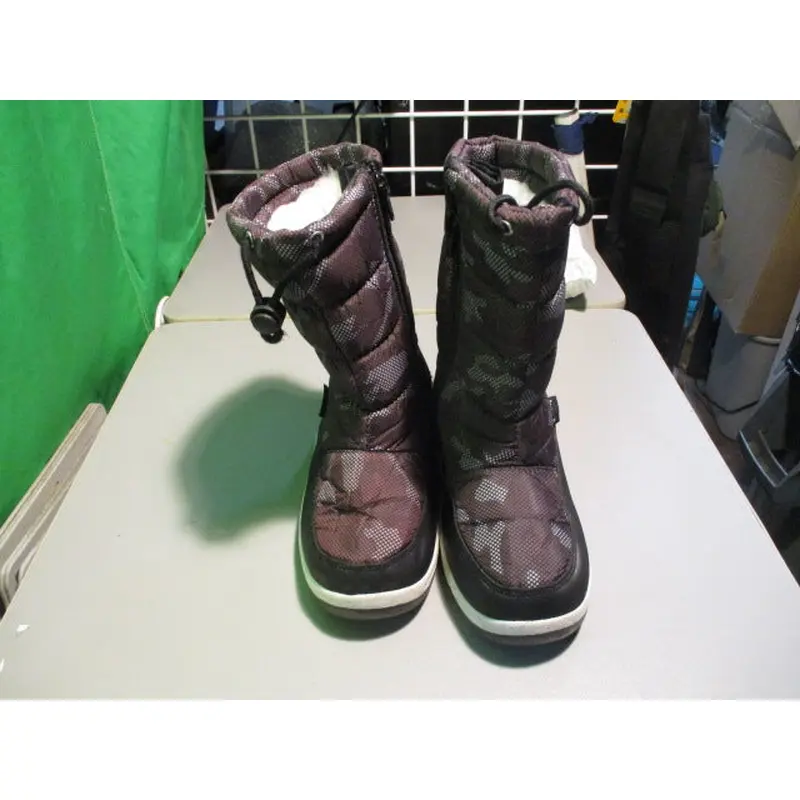 Used Apakowa Size 2 Kids Winter Boots