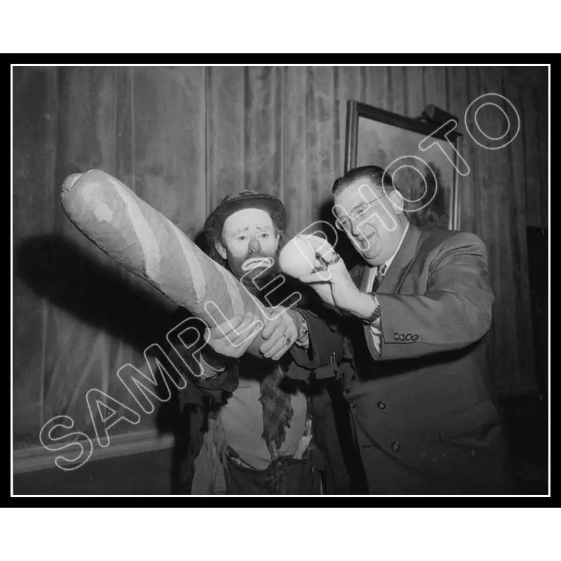 Emmett Kelly Walter O'Malley 8X10 Photo - Brooklyn Dodgers Circus - 2096