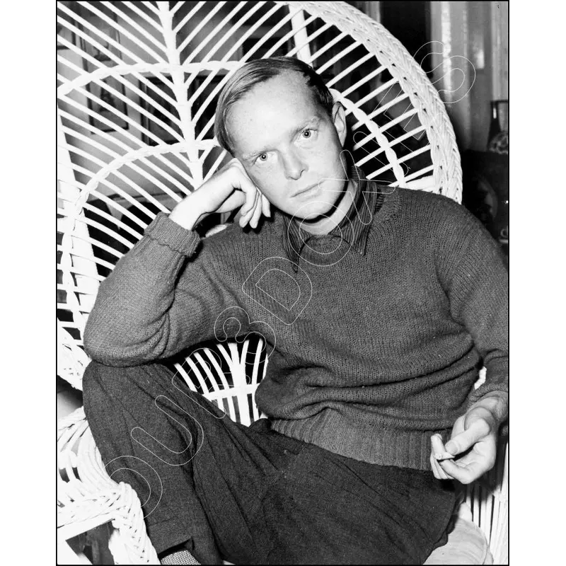 Truman Capote 8X10 Photo - 2669
