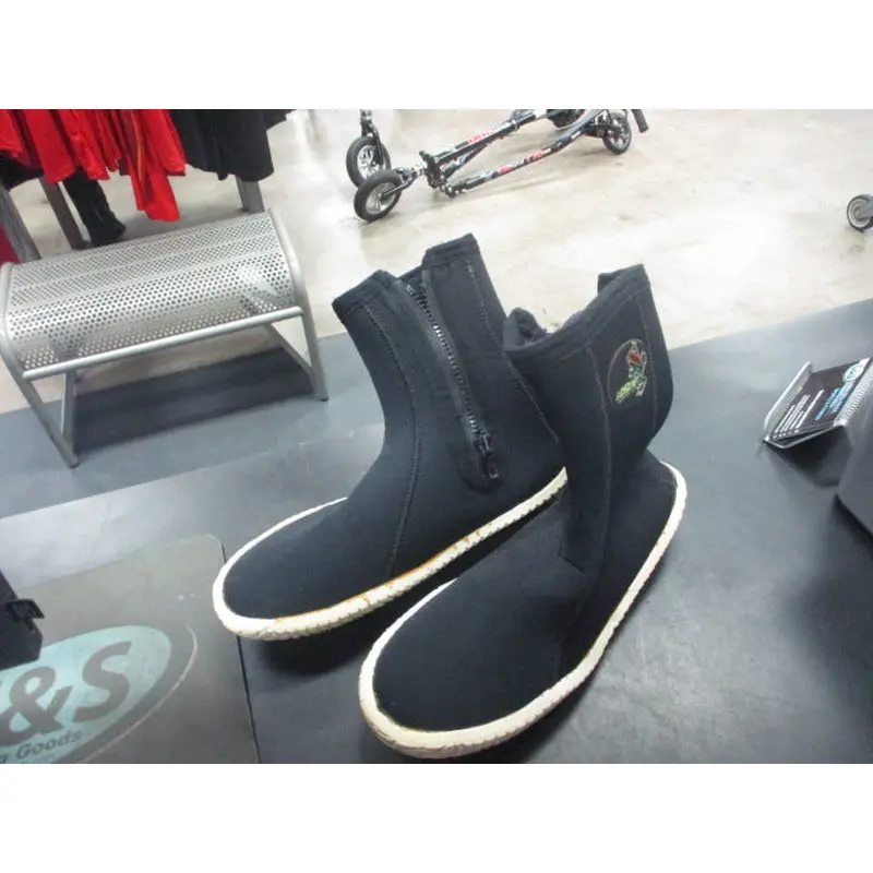 Used Akona Dive Boots Size 7