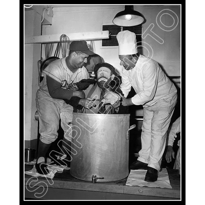 Roy Campanella Emmett Kelly 8X10 Photo - Brooklyn Dodgers Circus - 911