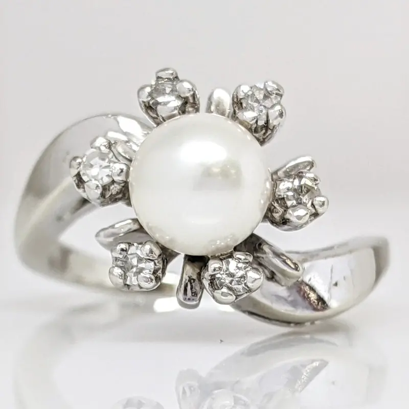 14K WHITE PEARL WITH (6) ROUND DIAMOND ESTATE RING 4.6 GRAMS