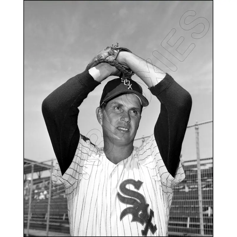 Hoyt Wilhelm 8X10 Photo - Chicago White Sox - 1421