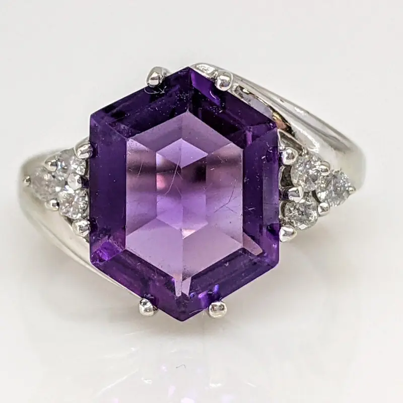 10K WHITE AMETHYST HEXAGON 9X12 WITH (6) MELEE ESTATE RING 4.5 GRAMS