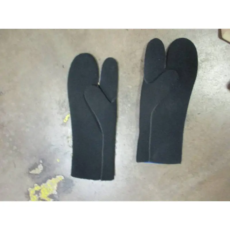 Used Zwicker Dive Gloves