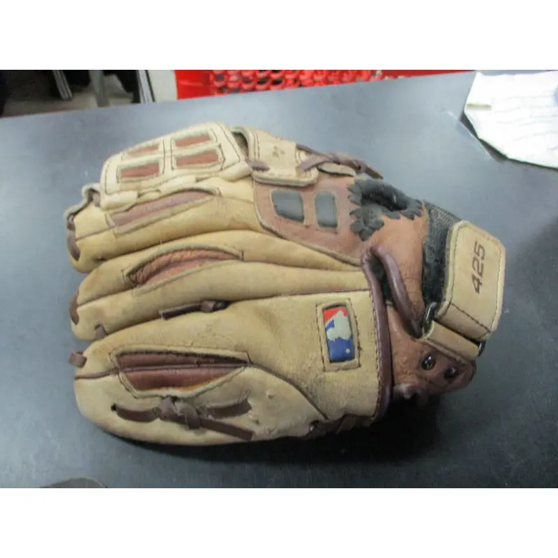 Used Wilson EZ Catch Tee Ball Glove RHT 10"