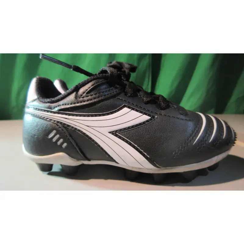 Used Diadora Kid's Cattura MD Jr Soccer Outdoor Cleats - K9.5