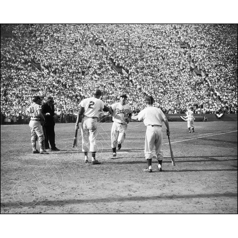 Gil Hodges 8X10 Photo - 1959 Los Angeles Dodgers World Series Coliseum - 947