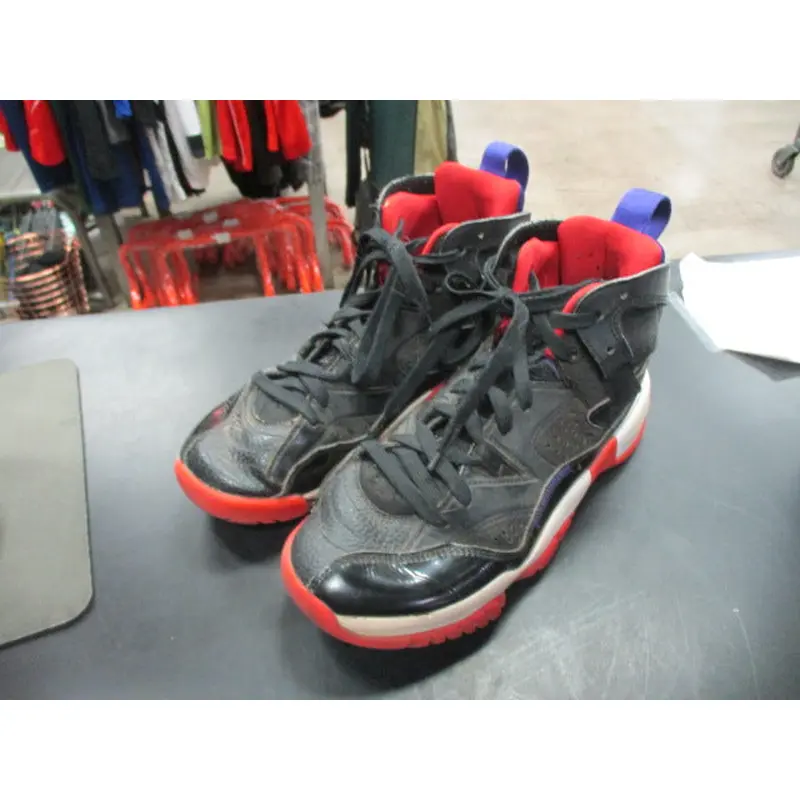 Used Jordan Basketball SHoes Size 5.5 (Has Wear)